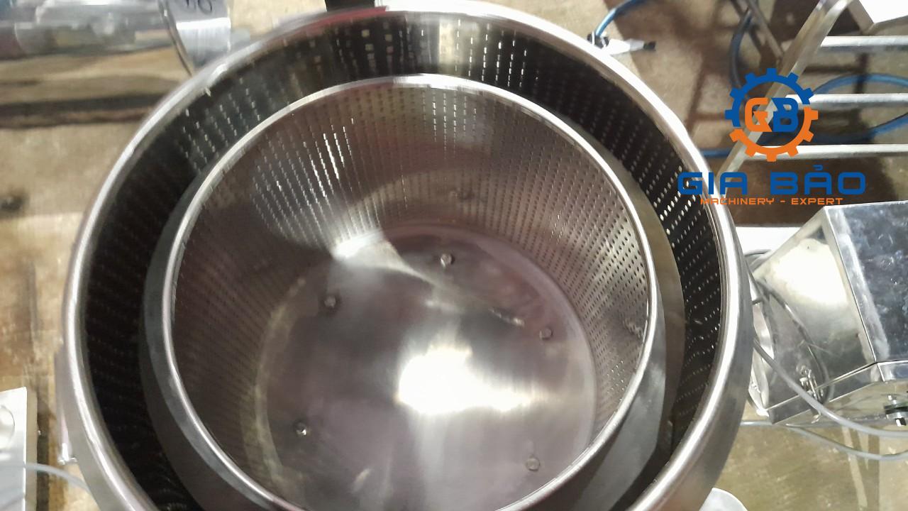 z4233329874924_21b06980f64786c3f6b3b1b5a9553c37 Máy vắt ly tâm công nghiệp