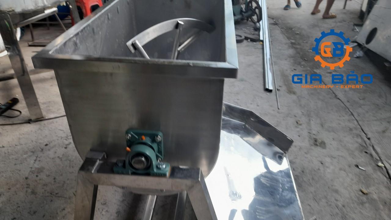 z4233451778280_11dc40810d71e1d3c200145f36725459 Máy trộn thực phẩm dạng nằm ngang công nghiệp