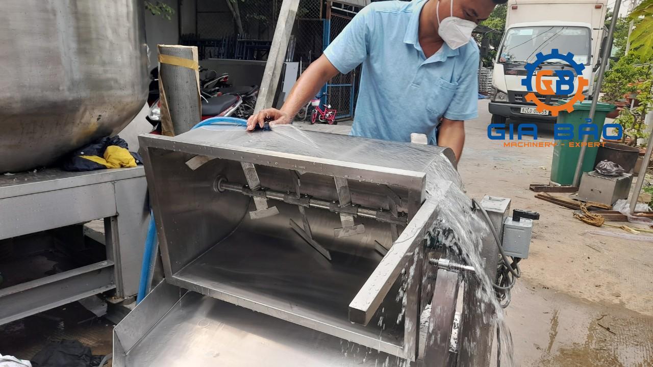 z4233451852576_f9d79bd1a0dc327d715a21936cf4b9d9 Máy trộn thực phẩm dạng nằm ngang công nghiệp