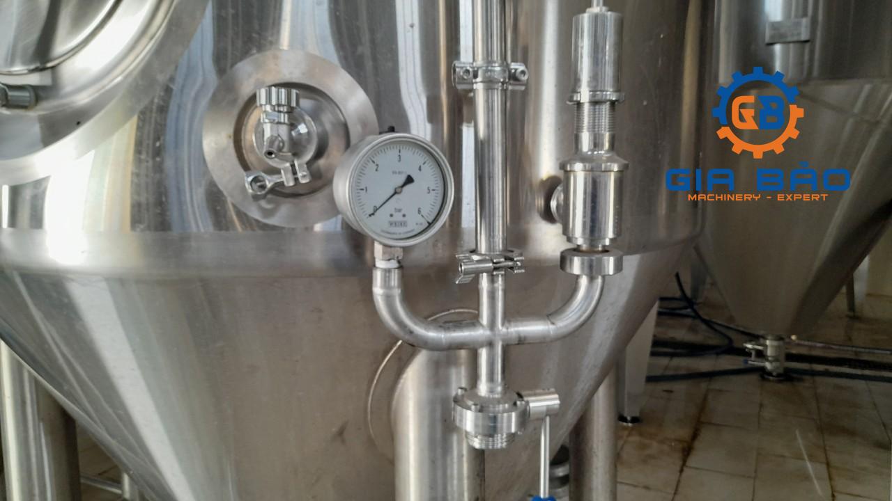 z4233512151798_94524b17291c39484be057f2f2e1abf9 Tank lên men bia và hệ nấu bia thủ công